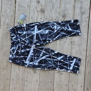 NWT Small Black Lazers Dry Tek Cropped Leggings Capri Length